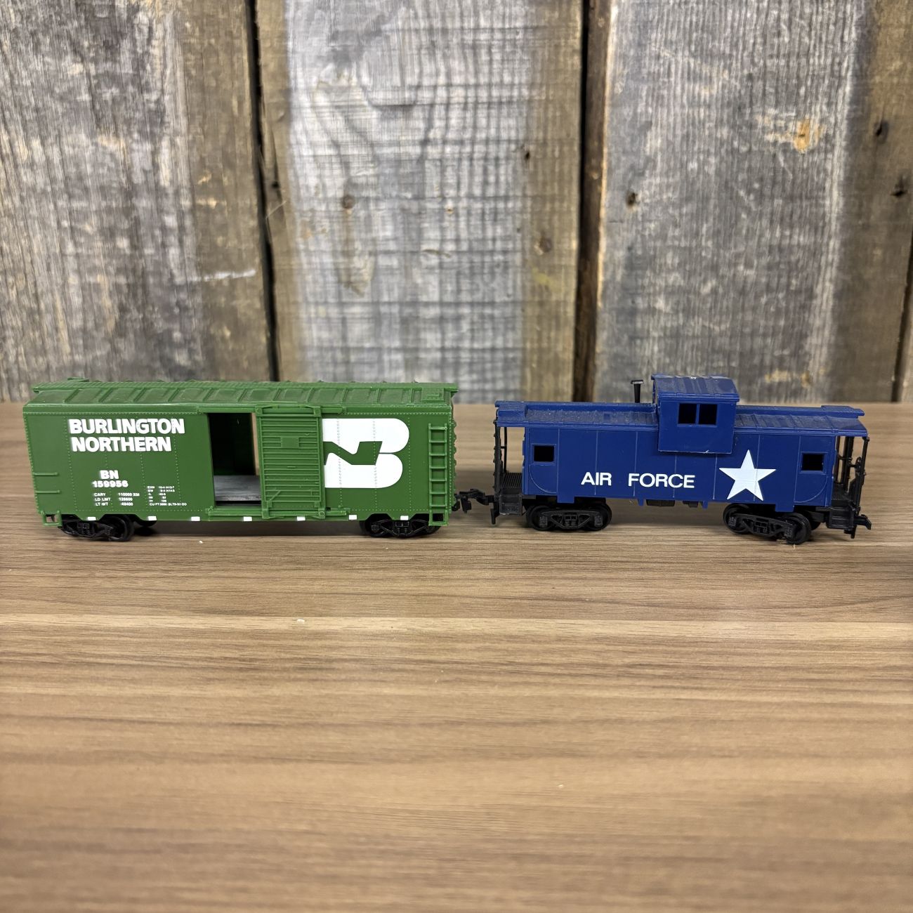 A Collection of Seven Life-Like HO Scale Model Train Pieces Including Southern Diesel Locomotive