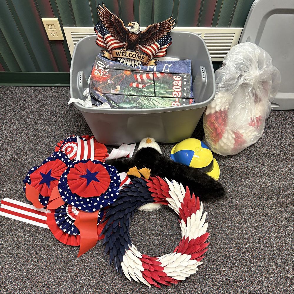 Lot 270: An Assortment of Patriotic American Decorations and Novelty Items