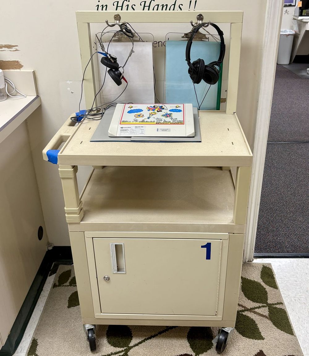 Lot 274: Maico Pilot Audiometer Pediatric Testing System with Accessories and Rolling Utility Cart