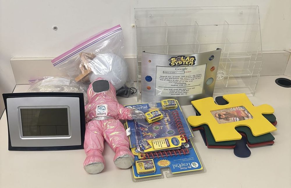 Lot 438: Lot including Intel Pentium II BunnyPeople advertising plush and LeapFrog educational toy set