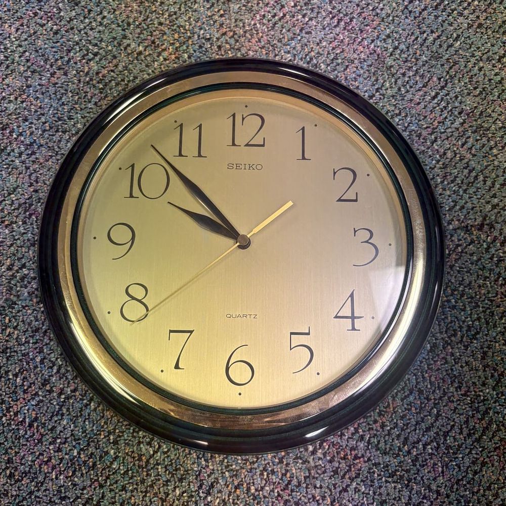 Lot 452: Seiko Quartz Gold-Tone Dial Wall Clock