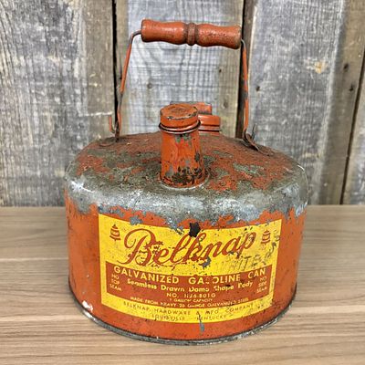 Belknap Galvanized One Gallon Gasoline Can with Lithographed Label. A one-gallon galvanized 