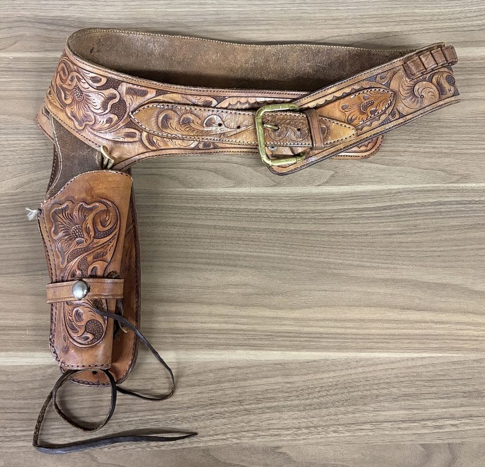 Lot 252: Hand Tooled Leather Western Style Gun Belt and Holster