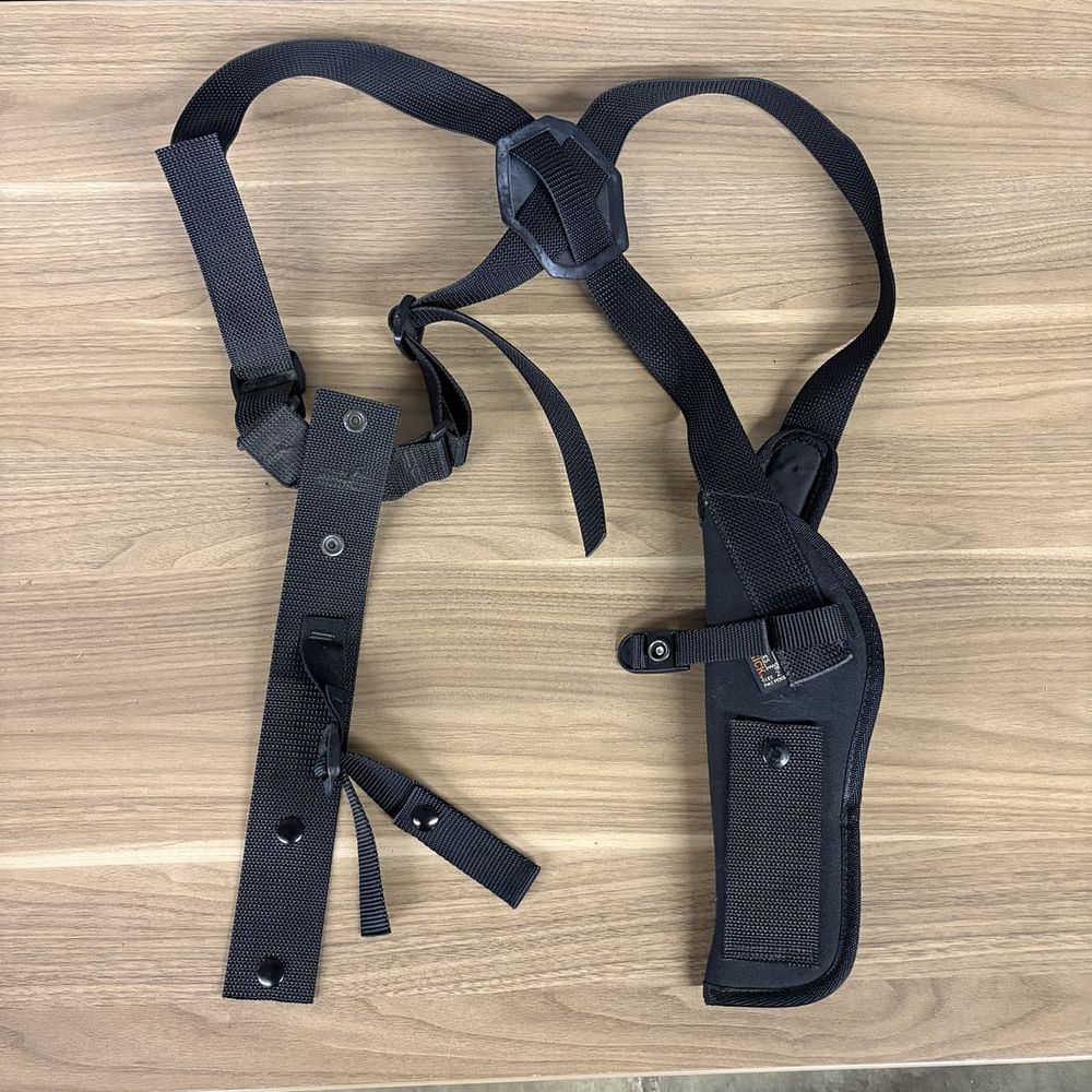 Lot 254: Uncle Mikes Sidekick Size 2 Black Nylon Vertical Shoulder Holster
