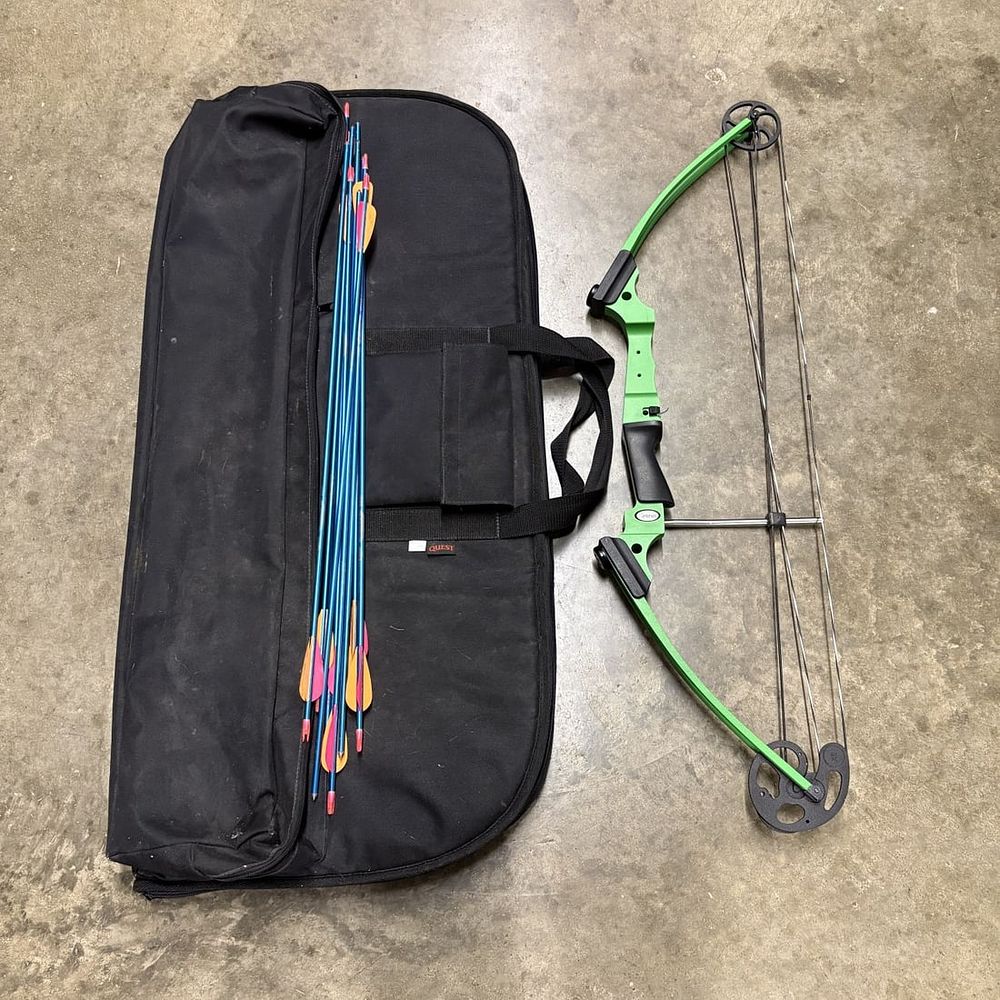 Lot 256: Genesis Original Compound Bow and Arrow Set with Case