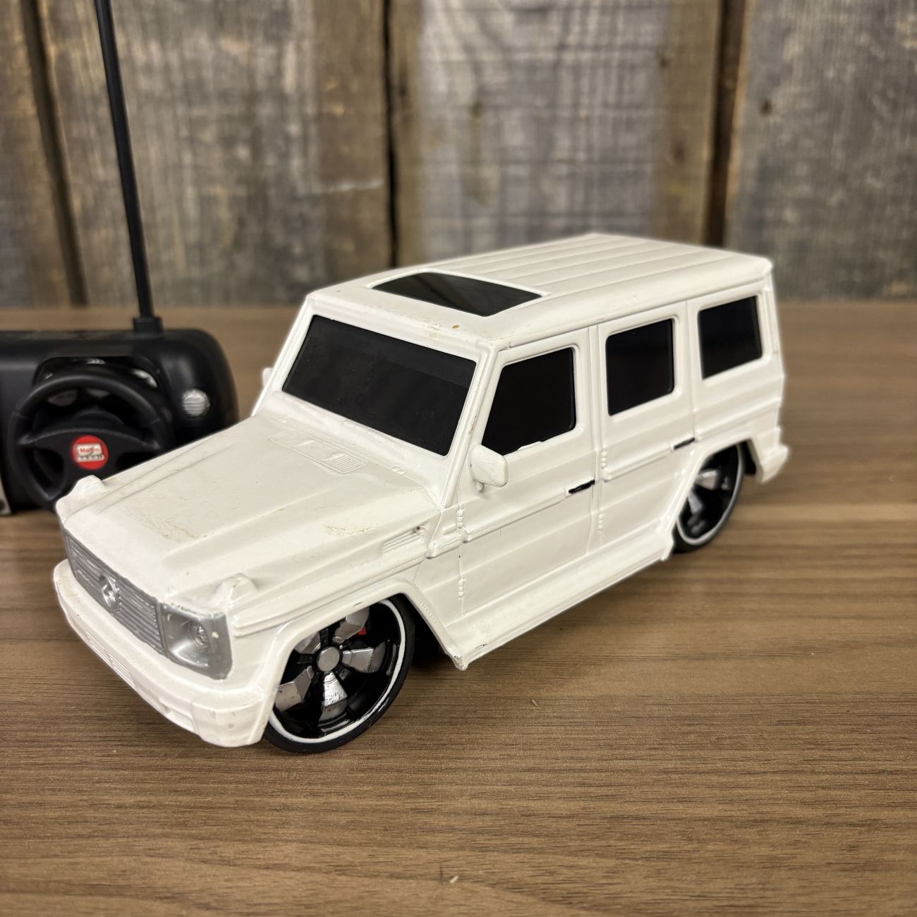 Maisto Tech Mercedes-Benz G-Class Radio Controlled Model Vehicle with Remote
