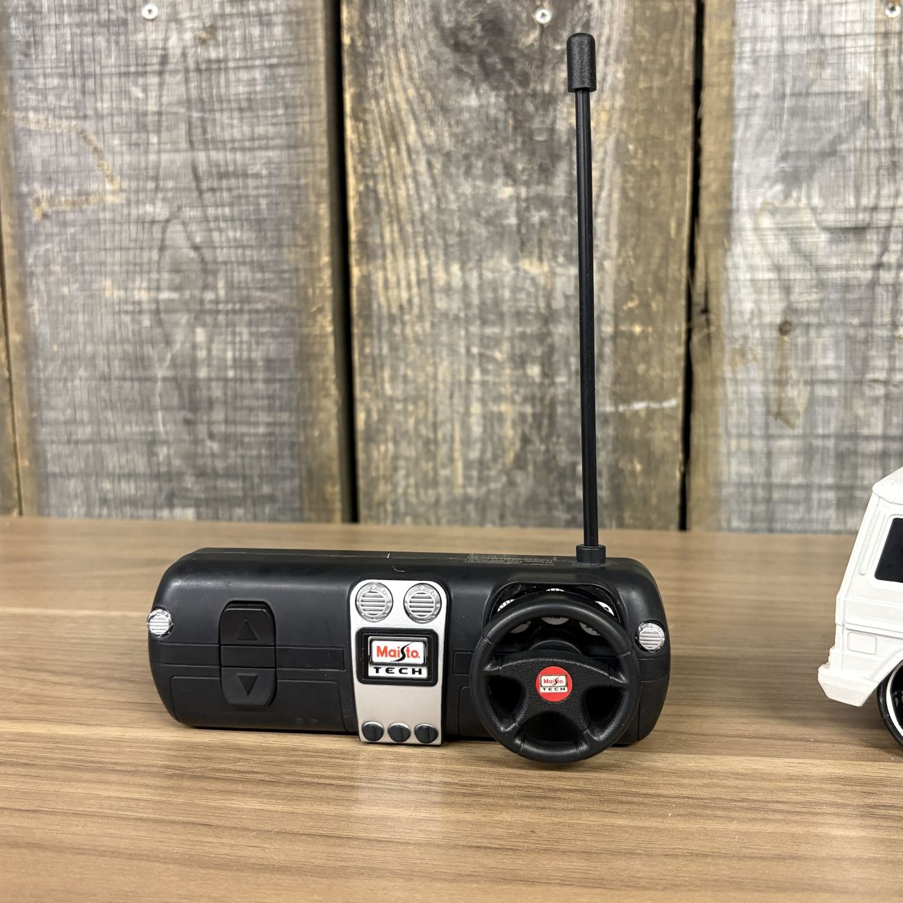 Maisto Tech Mercedes-Benz G-Class Radio Controlled Model Vehicle with Remote