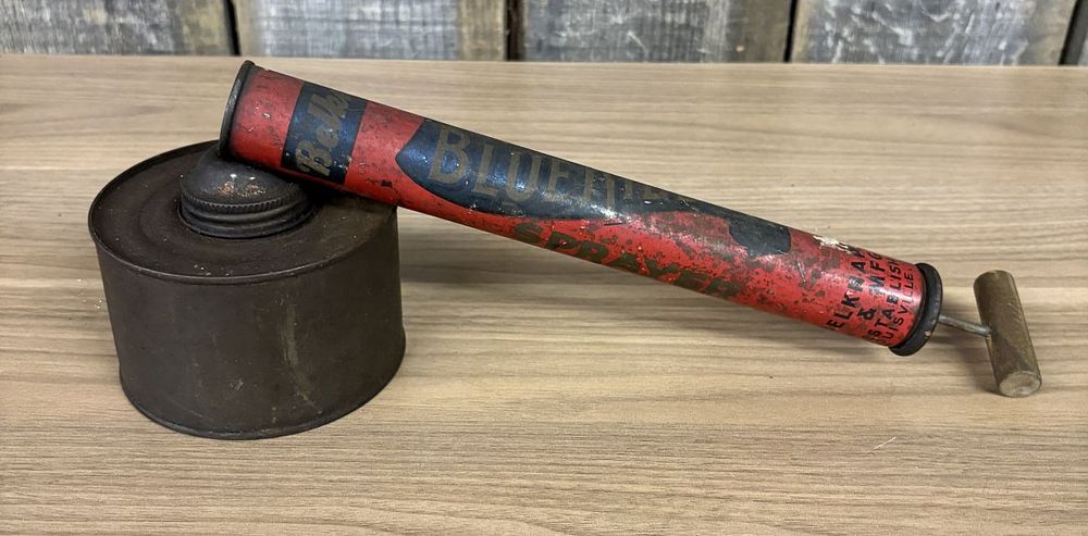 Lot 427: Belknap Blue Ribbon Hand Pump Tin Sprayer