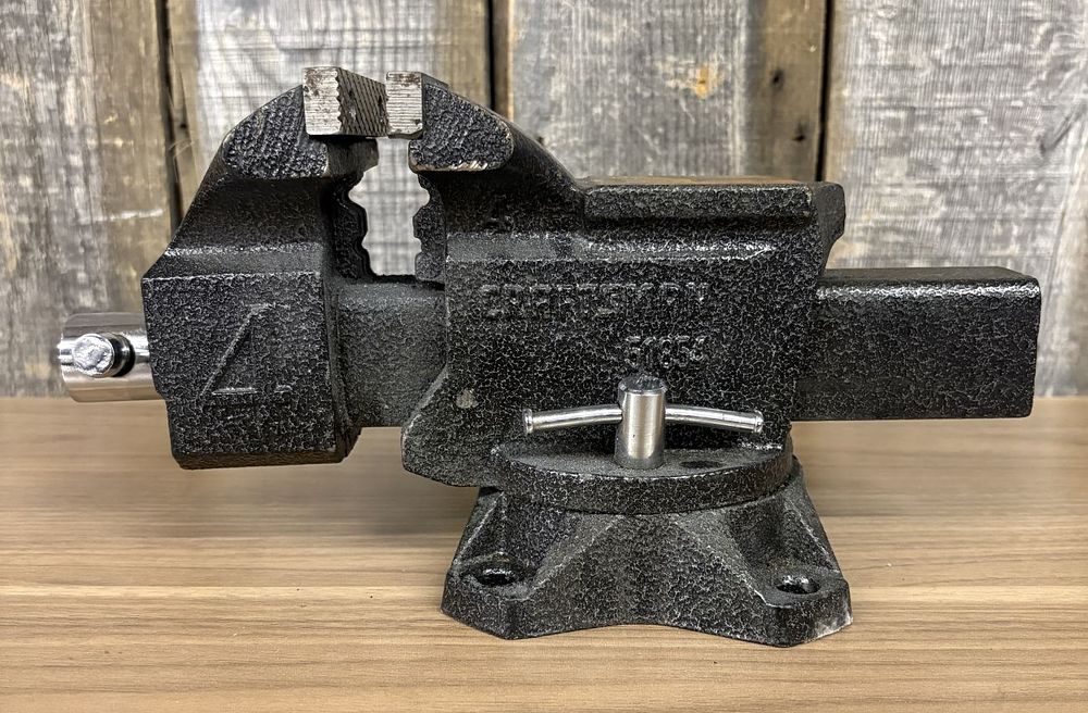 Lot 432: Craftsman Model 51854 Swivel Base 4 Inch Bench Vise