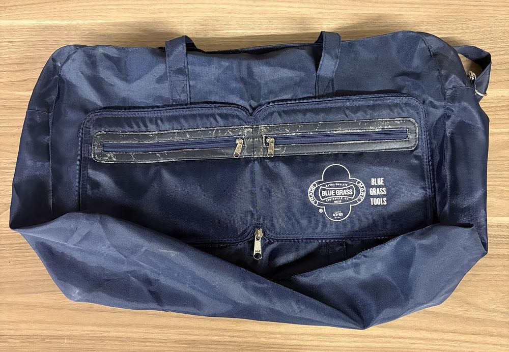 Lot 433: Blue Grass Tools Navy Blue Nylon Duffel Bag