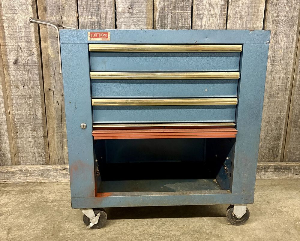 Lot 462: Belknap Blue Grass T5-BG 693 Vintage Blue Metal Rolling Tool Cabinet
