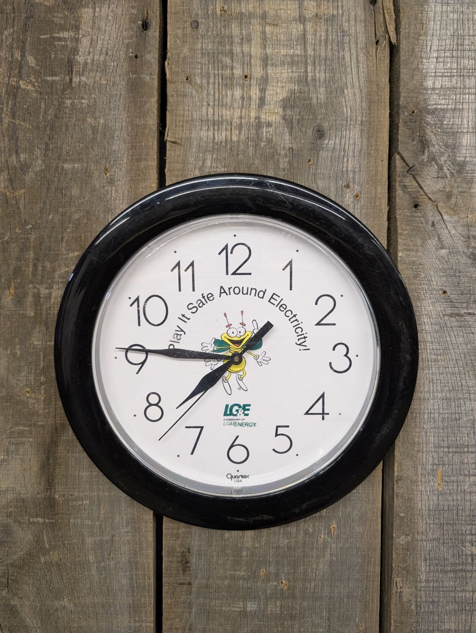 Lot 710: LG&E Advertising Wall Clock Featuring Louie the Lightning Bug Mascot