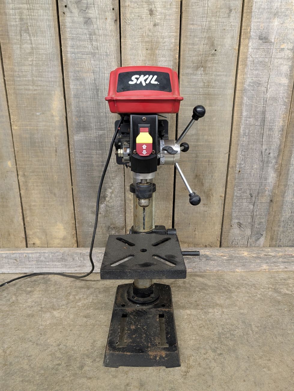 Lot 715: Skil 3320 10 Inch Benchtop Drill Press with Laser Guide