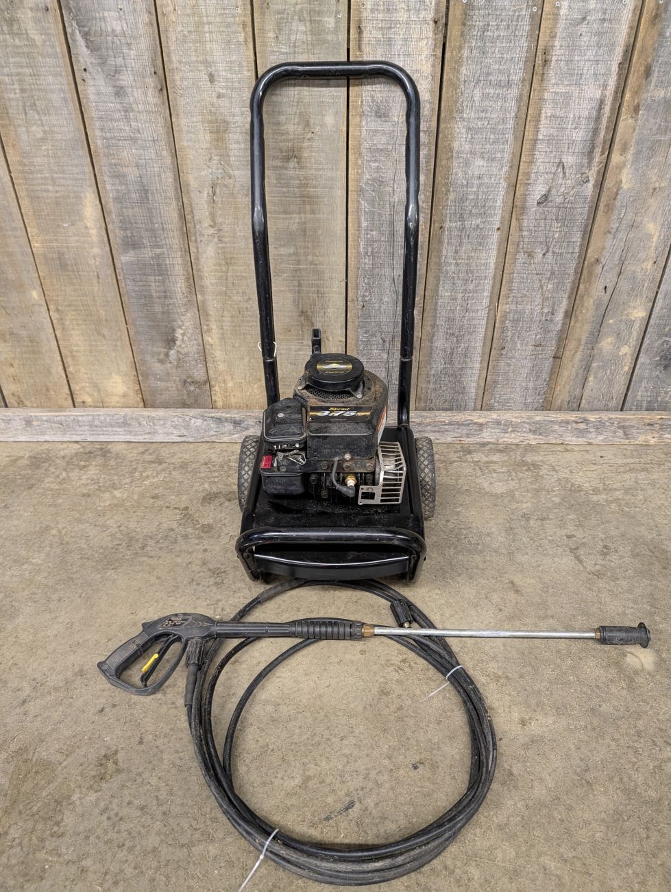 Lot 716: Generac 2100 PSI Gas Powered Pressure Washer with Briggs and Stratton 3.75 HP Engine