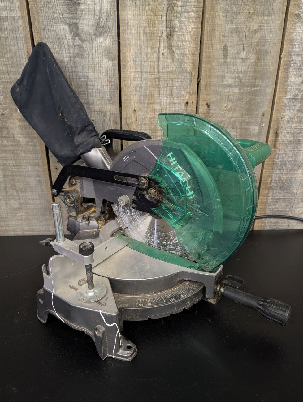 Lot 724: Hitachi C 10FCG 10 Inch Compound Miter Saw