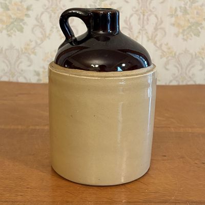 American Two-Tone Stoneware Jug. An American stoneware jug featuring a cylindrical lower body 
