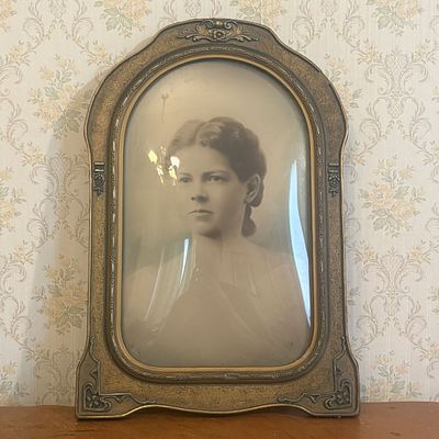 Chicago Portrait Co. Large Arched Wood Frame with Convex Glass and Solar Enlargement Portrait. A 