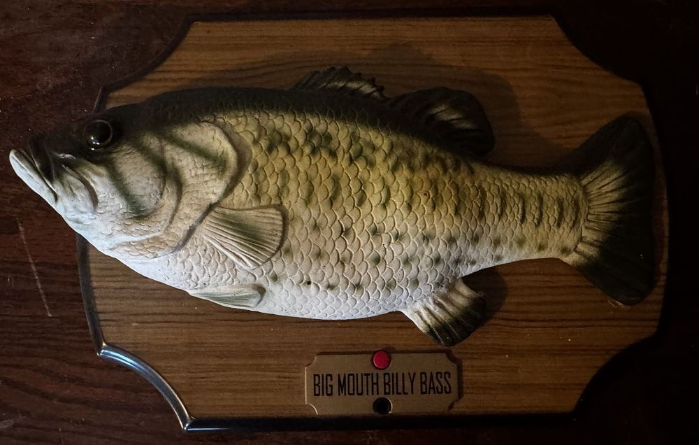 Lot 229: Big Mouth Billy Bass Gemmy Industries Animatronic Singing Fish Plaque