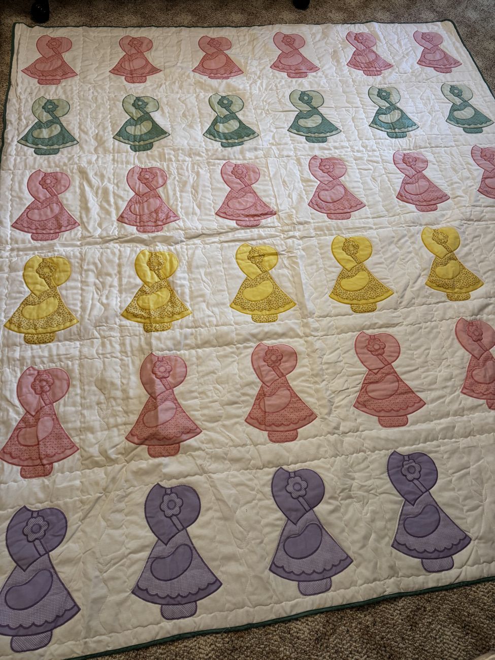 Lot 245: Vintage Applique Sunbonnet Sue Pattern Quilt