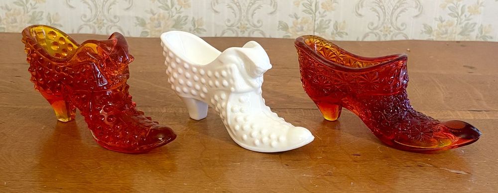 Lot 260: Trio of Fenton Glass Slipper Figurines in Hobnail and Daisy and Button Patterns