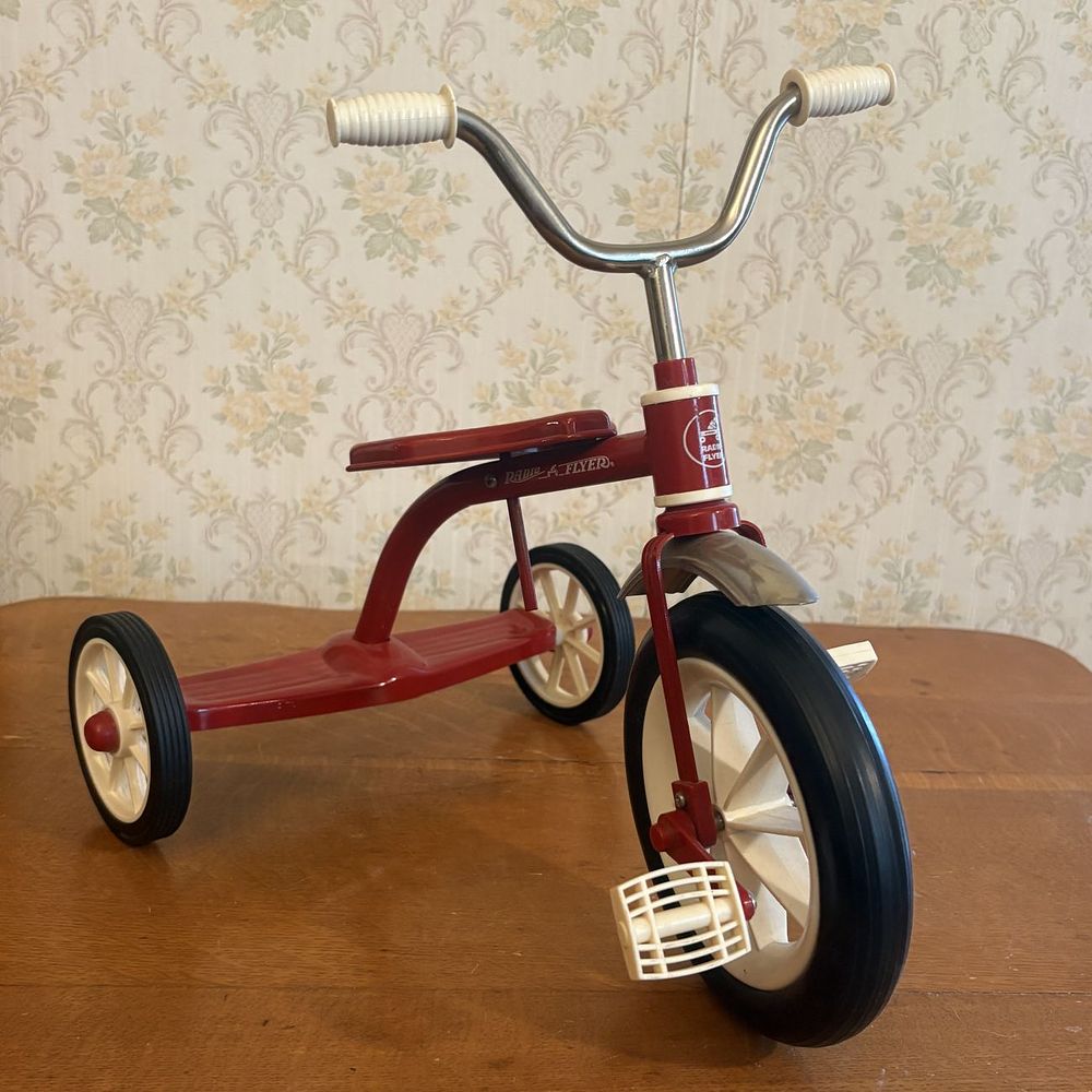Lot 262: Radio Flyer Miniature Classic Red Tricycle