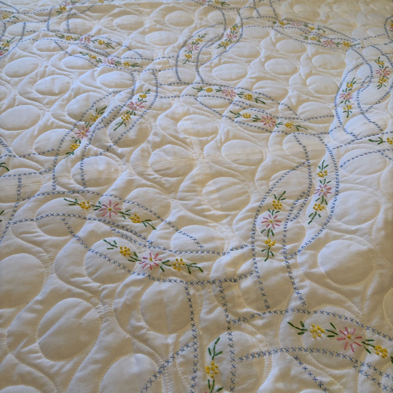 Hand Embroidered and Machine Quilted Double Wedding Ring Pattern Bedspread