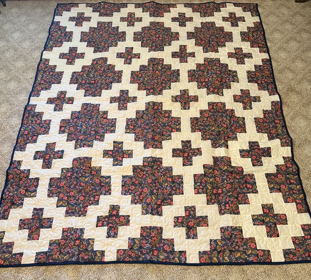 Lot 513: Contemporary Floral and Cream Cotton Plus Pattern Quilt