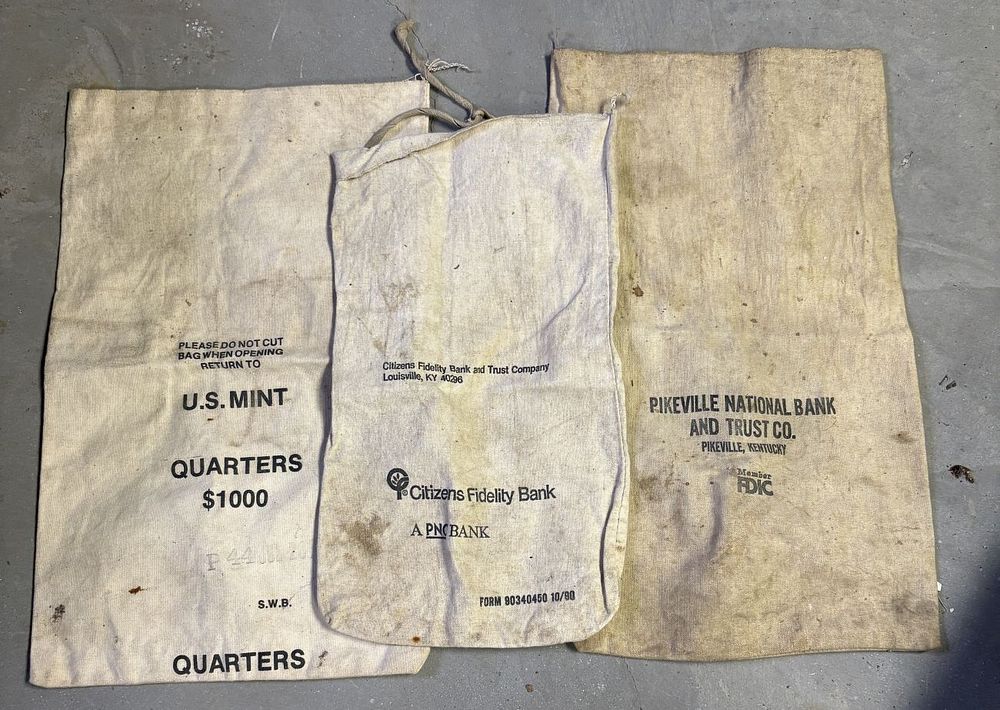 Lot 697: Three Vintage US Mint and Kentucky Bank Canvas Currency Bags