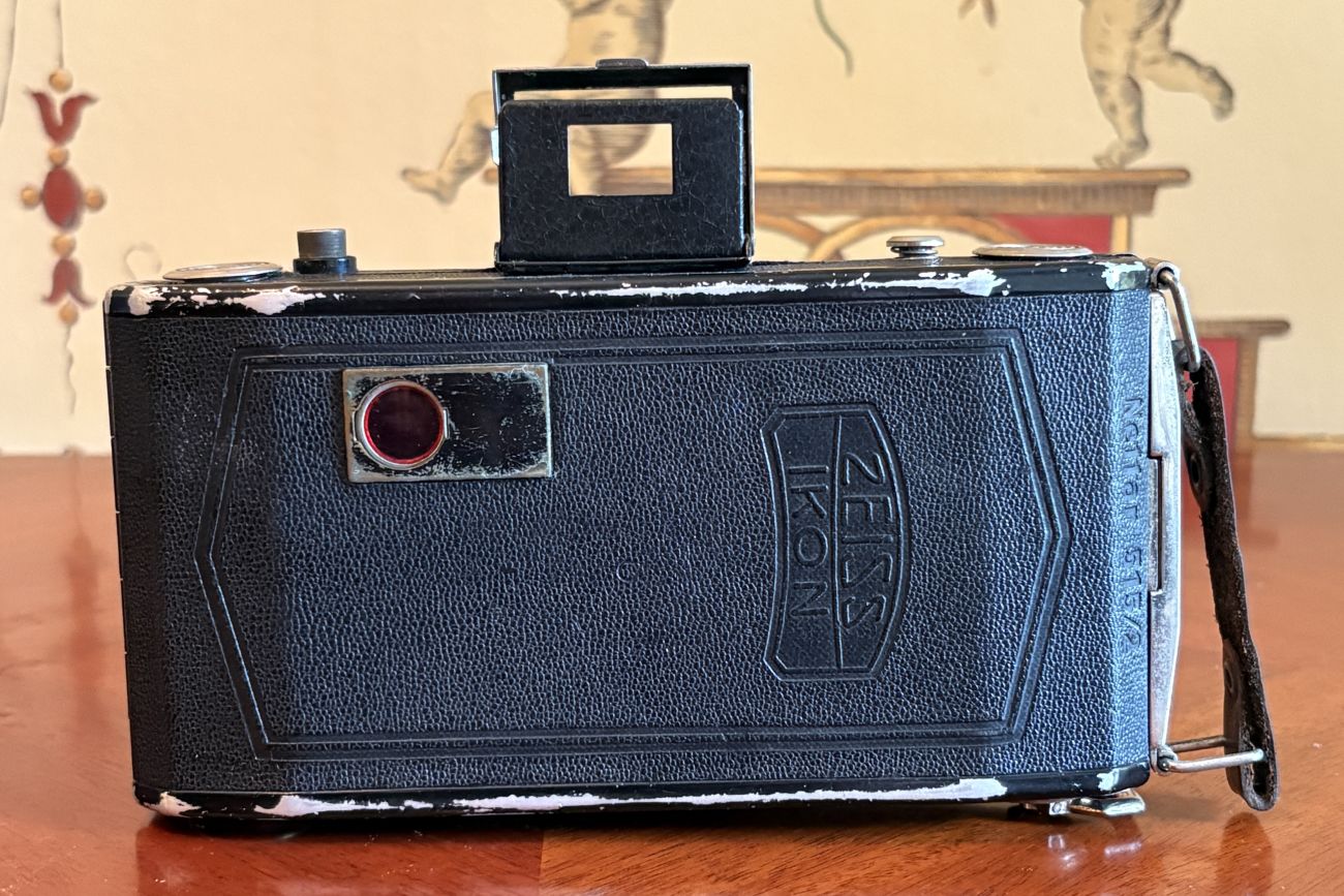 Zeiss Ikon Nettar 515/2 Medium Format Folding Bellows Camera and Leather Case