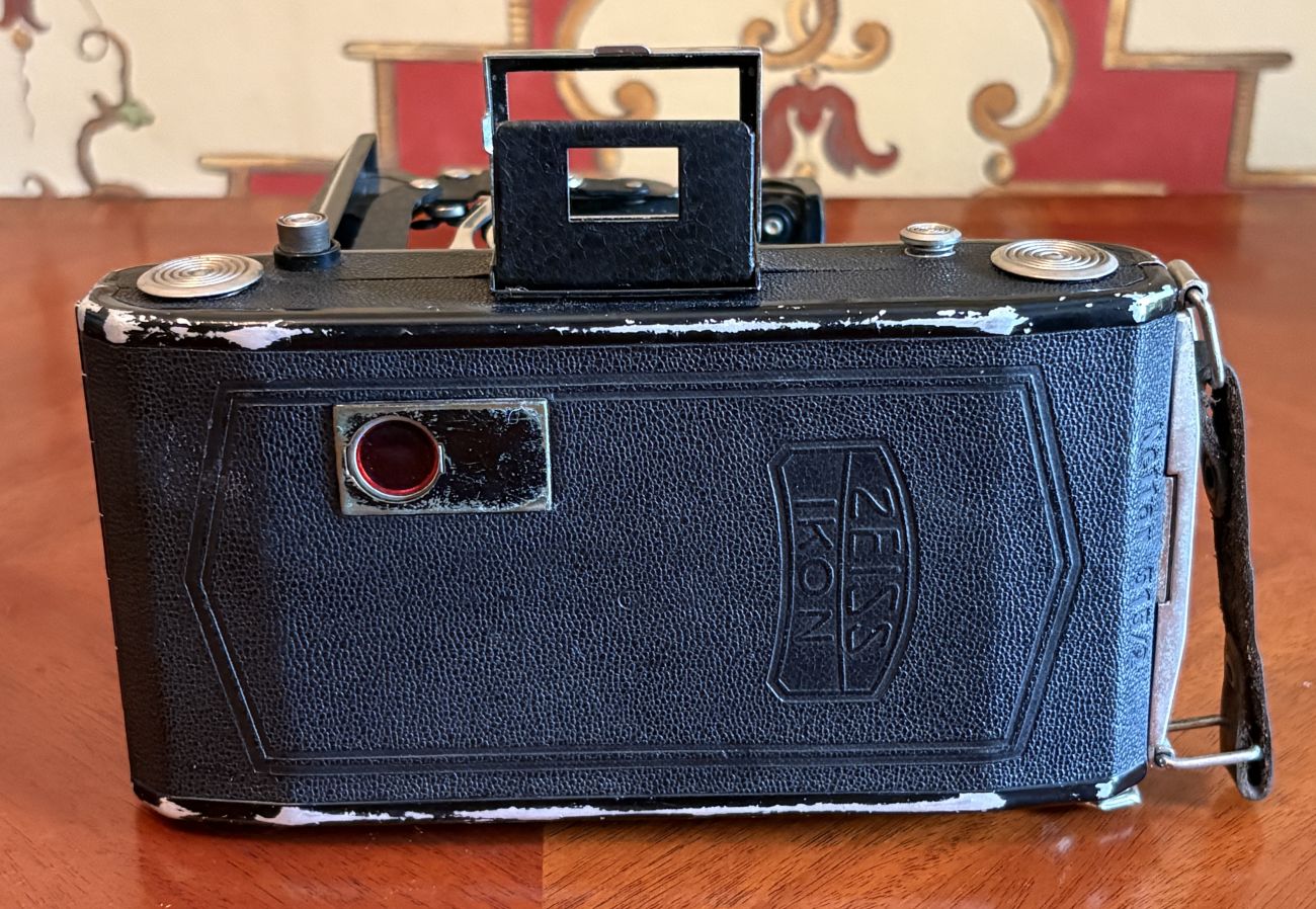 Zeiss Ikon Nettar 515/2 Medium Format Folding Bellows Camera and Leather Case