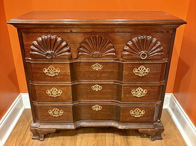 American Drew Mahogany Block Front Shell Carved Bachelors Chest. FOR PICK UP OR TRANSPORT ONLY 