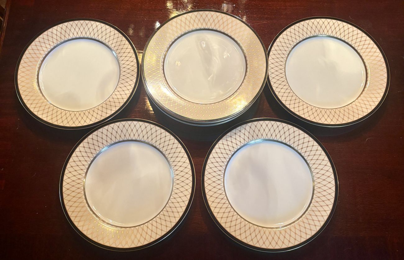Set of Eight Fitz and Floyd Chaumont Pattern Porcelain Dinner Plates