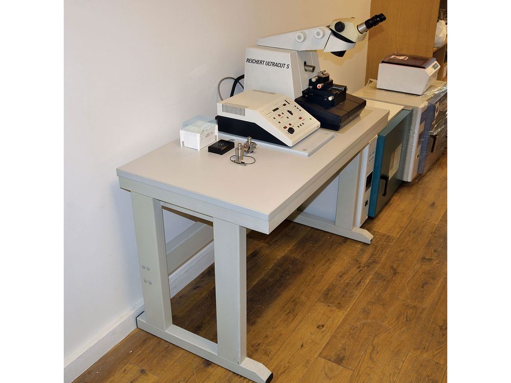 MICROTOME REICHERT ULTRACUT S. • The Reichert/Leica UltraCut S ultramicrotome is designed for 