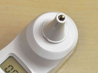 INFRARED EAR THERMOMETER NEVER USED. • Thermometer for taking ear temperature.• Temperature 