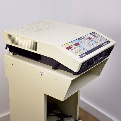 CONMED EXCALIBUR PLUS ELECTRIC SCALPELLER, MONOPLAR AND BIPOLAR. WITH • MONO AND BIPOLAR PEDALS 