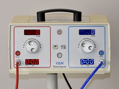 VBM 9000 ELECTRIC TOURNIQUET WITH DOUBLE EXIT. Digital display• Large LED indicator allows easy 