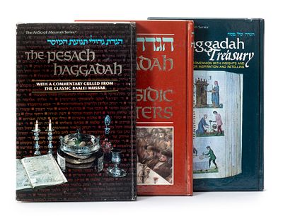 שלוש (3) הגדות מסדרת גדולי תנועת המוסר, אנגלית - עברית, ערוך בידי Rabbi Nosson Scherman. 3 הגדות 