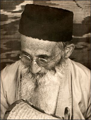 מעברות - מעברת רחובות, 2 פריטים
1. חוברת תצלומים יציאת תימן /
2. 6 תצלומים של הצלם - שלייסנר דן 