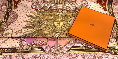 Hermes Paris Silk Scarf "Gloria Soli". Item/Description: Luxury designer Hermes "Gloria Soli" 