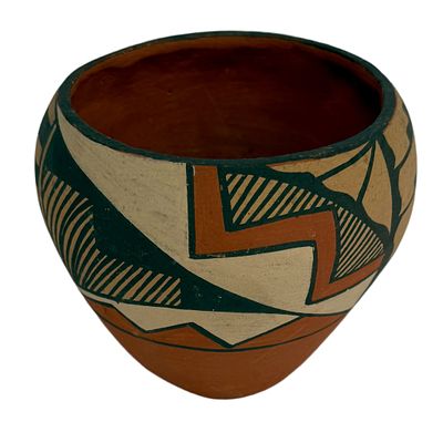 Native American Jemez Pueblo Pottery, Chinana. Item/Description: Signed Jemez Pueblo hand 