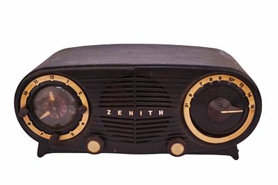 1950s Zenith Owl Eye Clock Radio. Item/Description: Zenith Owl Eye vacuum tube AM clock radio 