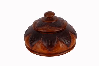 Lidded Cared Teak Round Box. Item/Description: Hand-carved round wooden trinket box with leaf / 