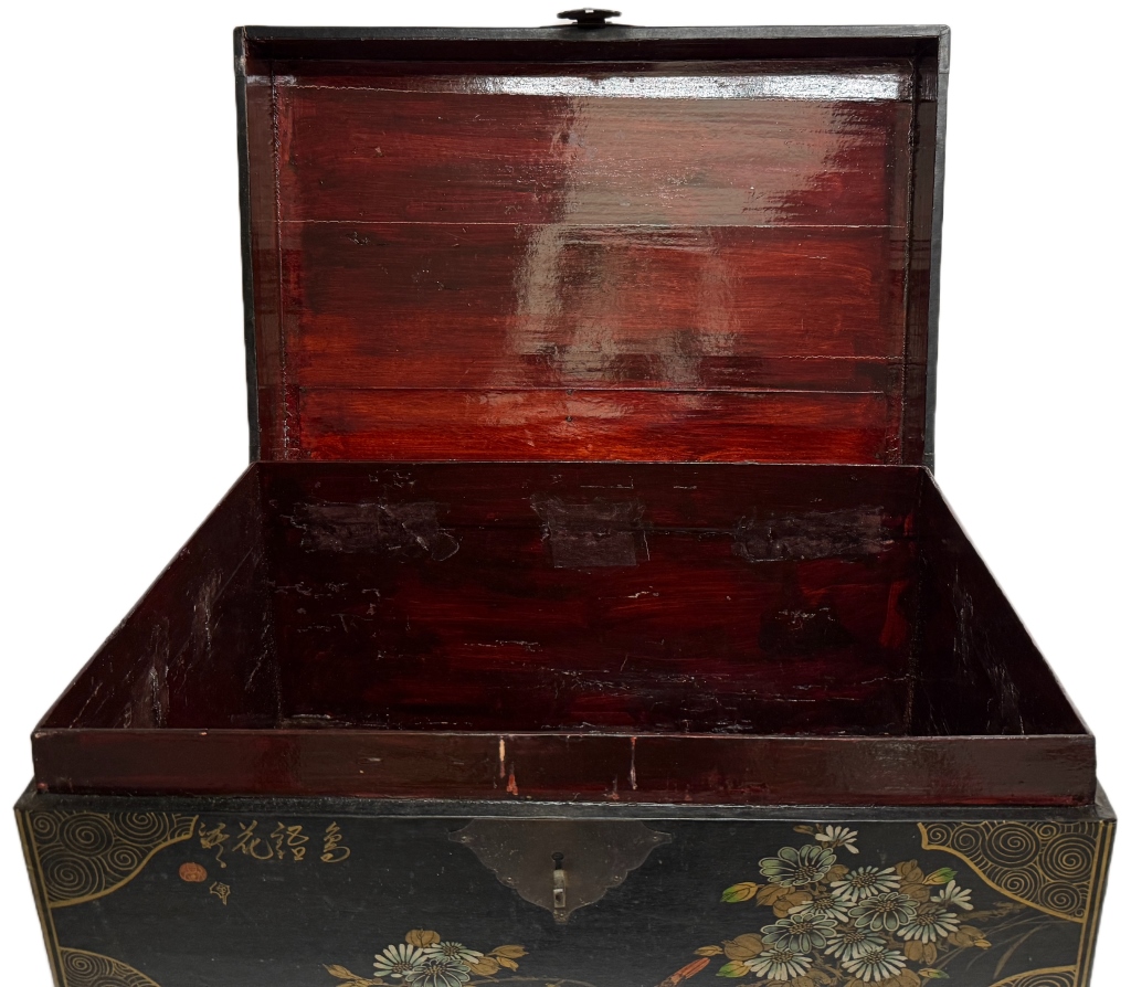 Chinoiserie Black Lacquer Chinese Chest