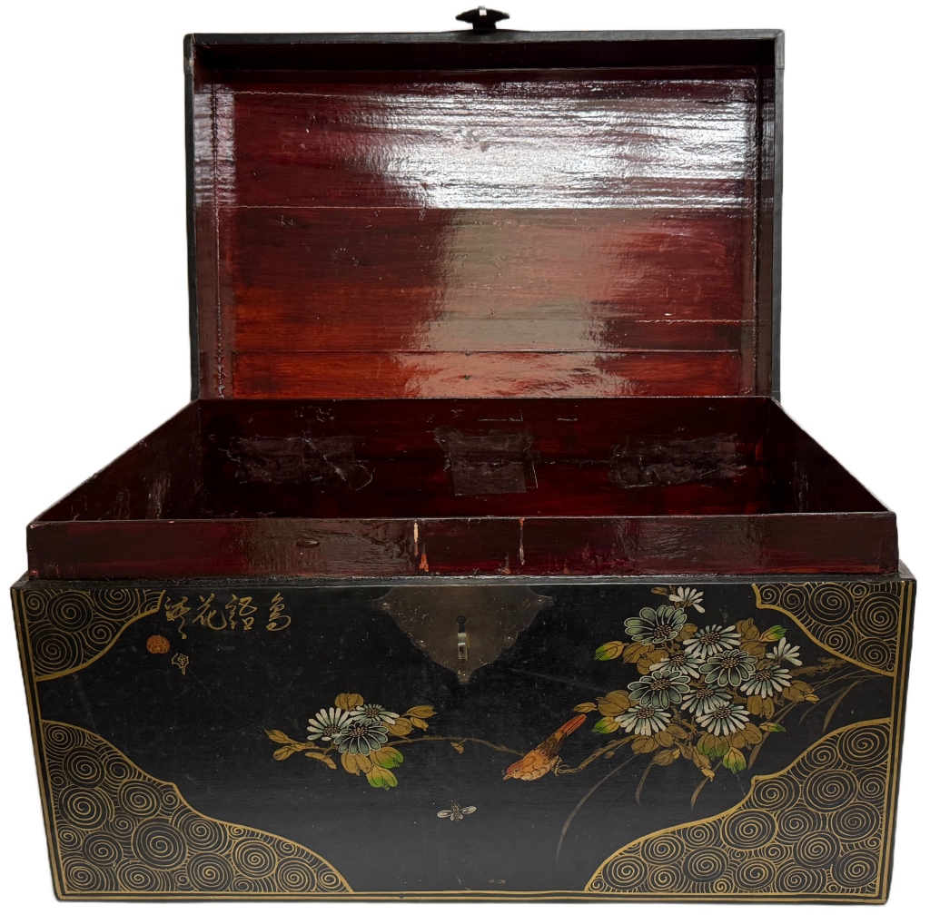 Chinoiserie Black Lacquer Chinese Chest