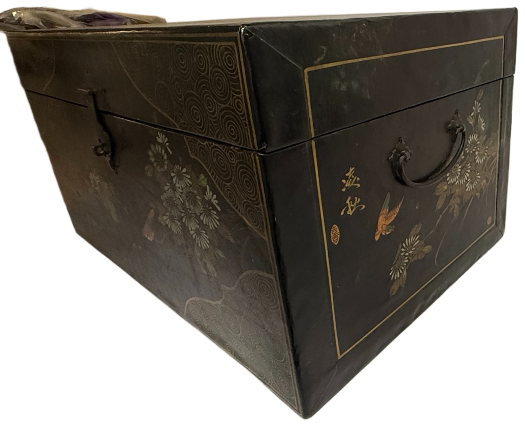 Chinoiserie Black Lacquer Chinese Chest