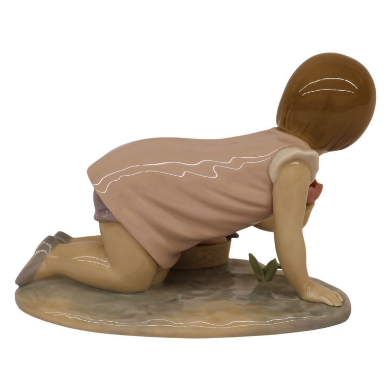 Lladro "Girl Kneeling with Tulips" Figurine