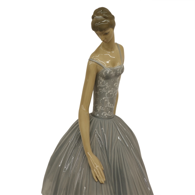 Lladro "Waiting Backstage" Ballerina Figurine
