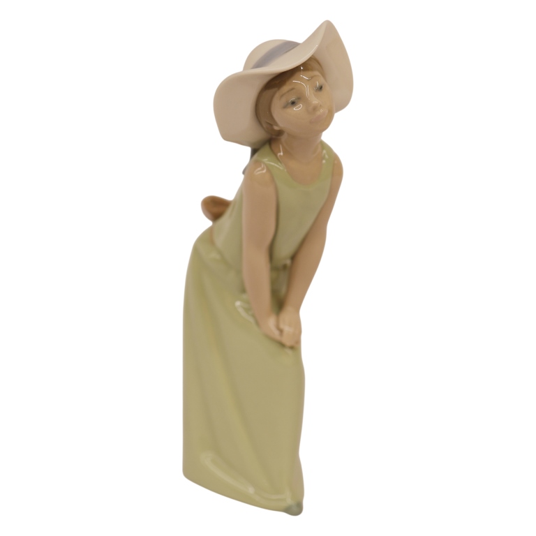 Lladro "Curious Girl with Straw Hat" Figurine