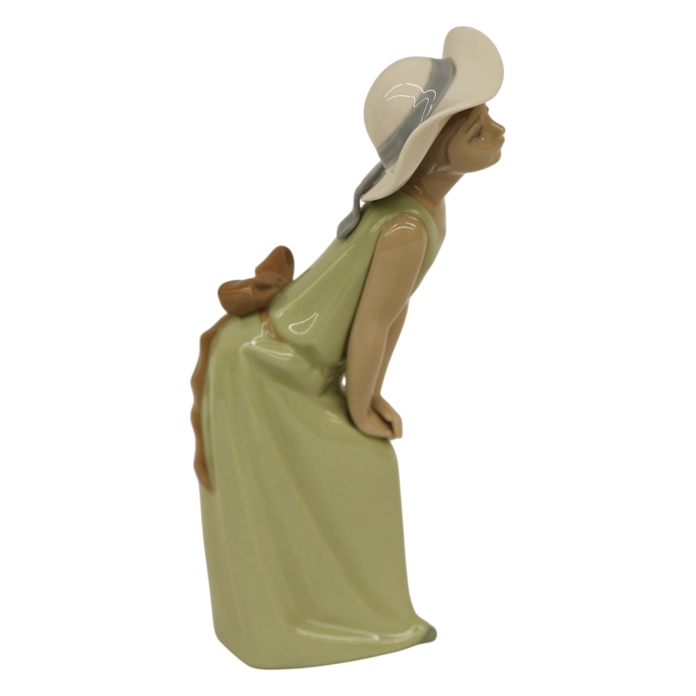 Lladro "Curious Girl with Straw Hat" Figurine