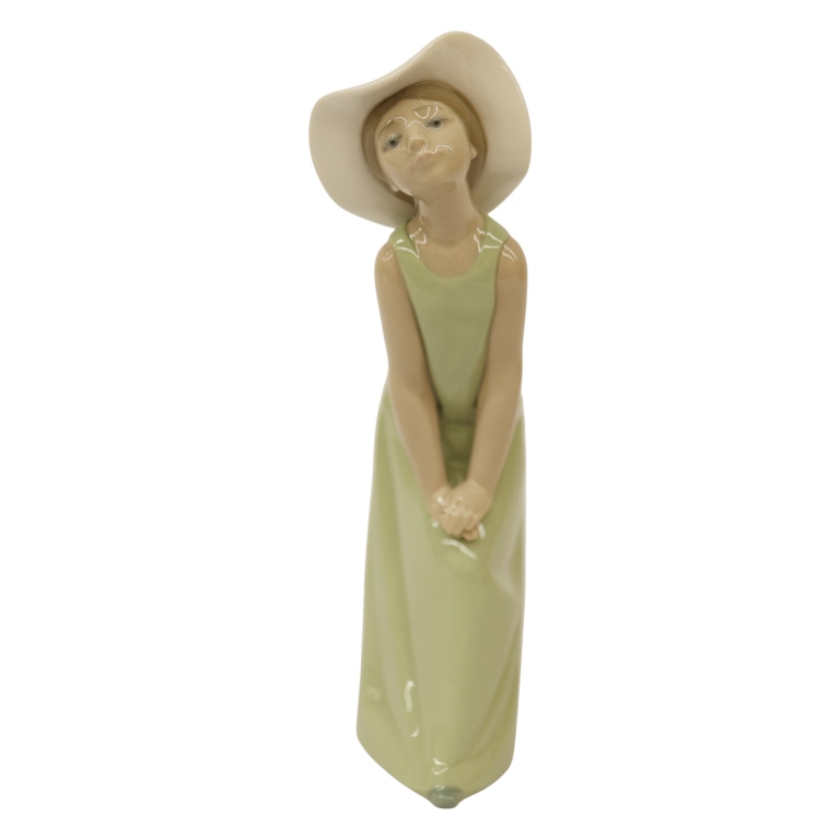 Lladro "Curious Girl with Straw Hat" Figurine
